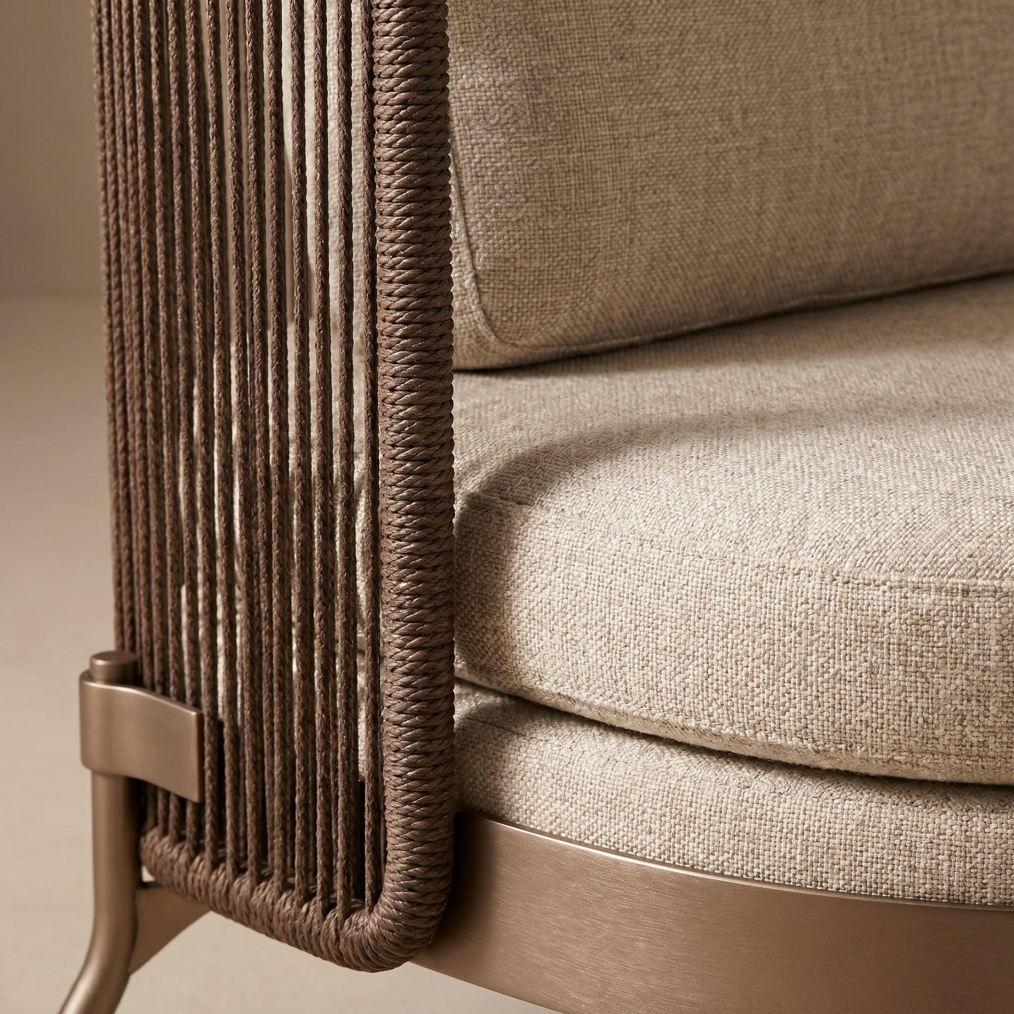 Aureo Outdoor Lounge Chair