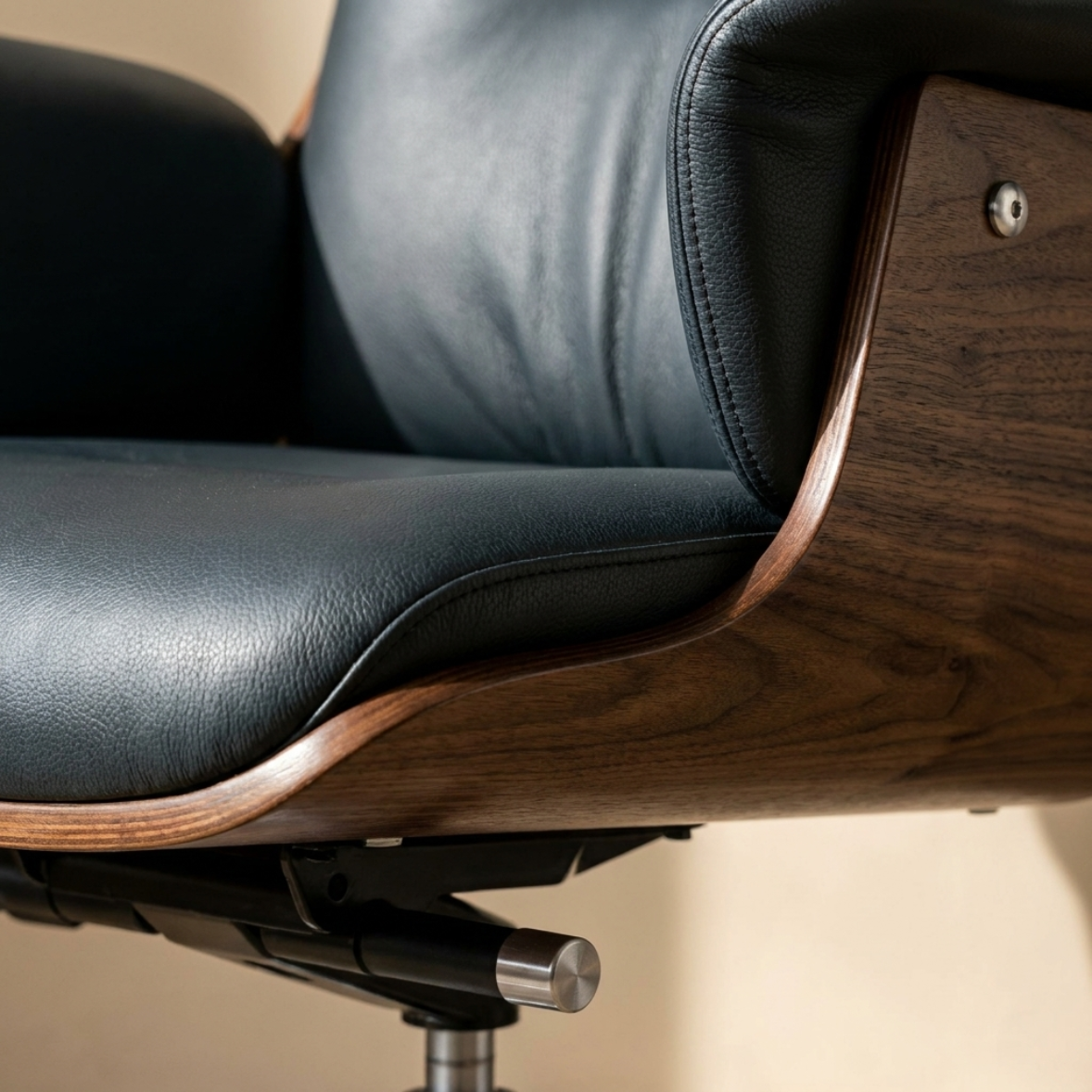Noir Executive Chair